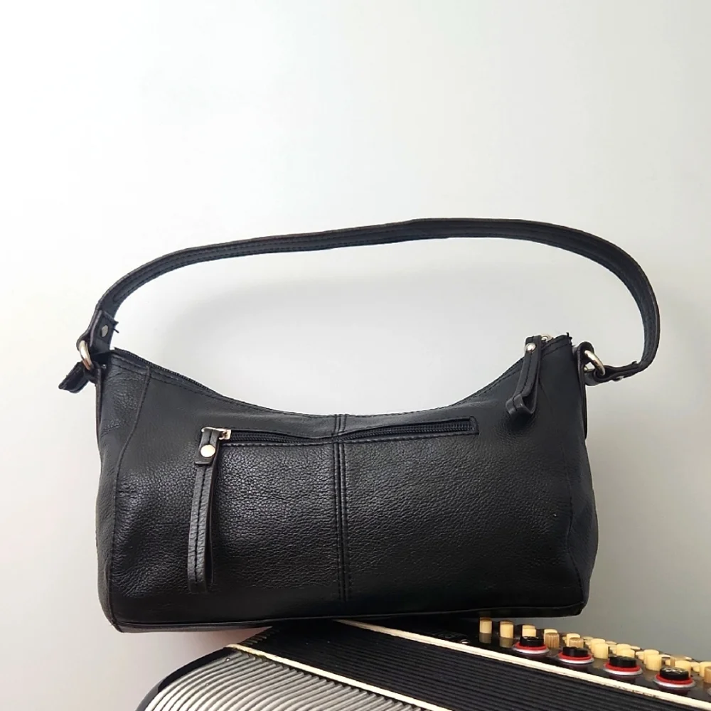 GORGEOUS TIGNANELLO BLACK LEATHER HANDBAG IN MINT CONDITION - Picture 1 of 10